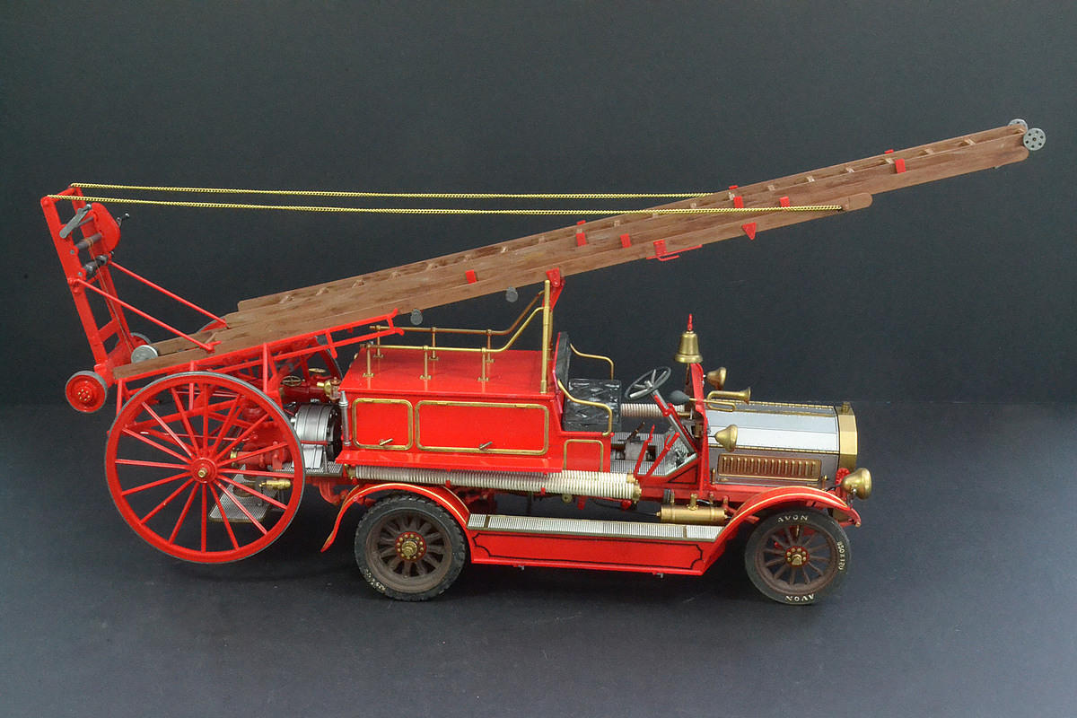 Bandai 1:16 1914 Dennis Fire Engine - Ready For Inspection